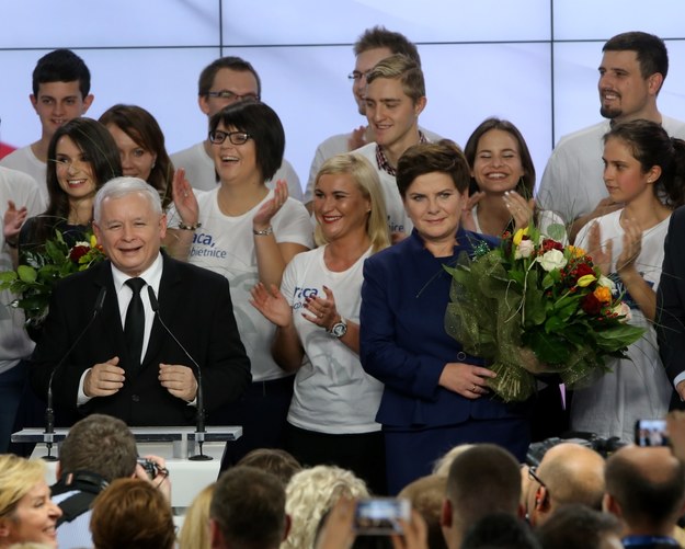 Jarosław Kaczyński i Beata Szydło podczas wieczoru wyborczego Prawa i Sprawiedliwości /Paweł Supernak /PAP
