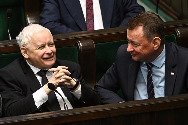 Jarosław Kaczyński i Mariusz Błaszczak na sali obrad Sejmu /Radek Pietruszka /PAP