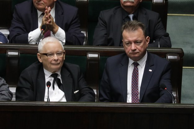 Jarosław Kaczyński i Mariusz Błaszczak / 	Tomasz Gzell    /PAP