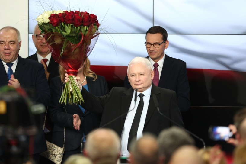 Jarosław Kaczyński i Mateusz Morawiecki tuż po ogłoszeniu sondażowych wyników wyborów /fot. Andrzej Iwanczuk /Reporter