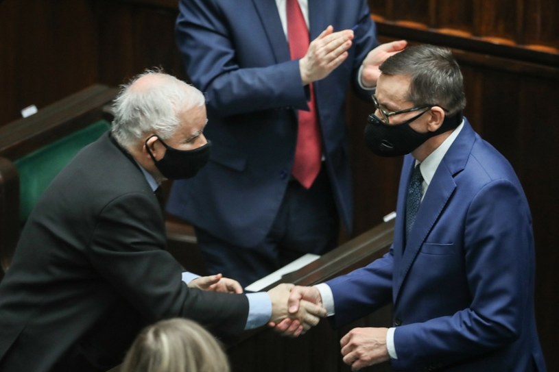 Jarosław Kaczyński i Mateusz Morawiecki w Sejmie /Andrzej Iwańczuk /Reporter