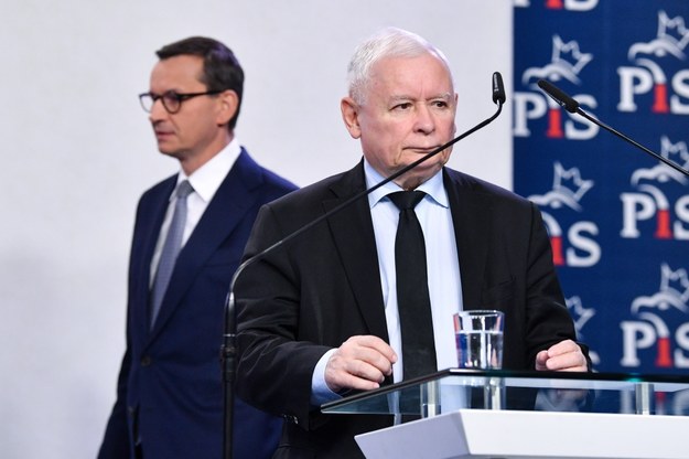 Jarosław Kaczyński i Mateusz Morawiecki /Radek Pietruszka /PAP