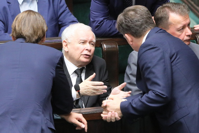 Jarosław Kaczyński i posłowie PiS w Sejmie /Paweł Supernak /PAP