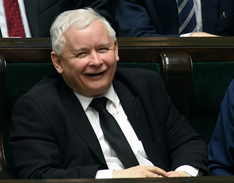 Jarosław Kaczyński lubi frytki i piwo - donosi "Fakt" /Adam Chełstowski /Agencja FORUM