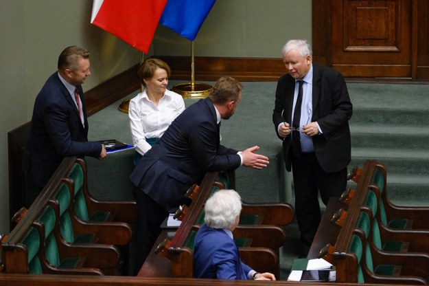 Jarosław Kaczyński, Łukasz Szumowski,  Jadwiga Emilewicz,  Jacek Czaputowicz i Przemysław Czarnek  na sali plenarnej Sejmu /Mateusz Marek /PAP