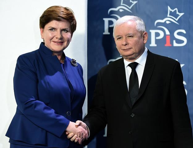 Jarosław Kaczyński (P), Beata Szydlo (L) /AFP