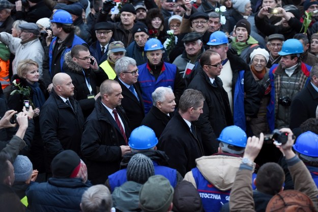 Jarosław Kaczyński podczas marszu 13 grudnia /Radek Pietruszka /PAP