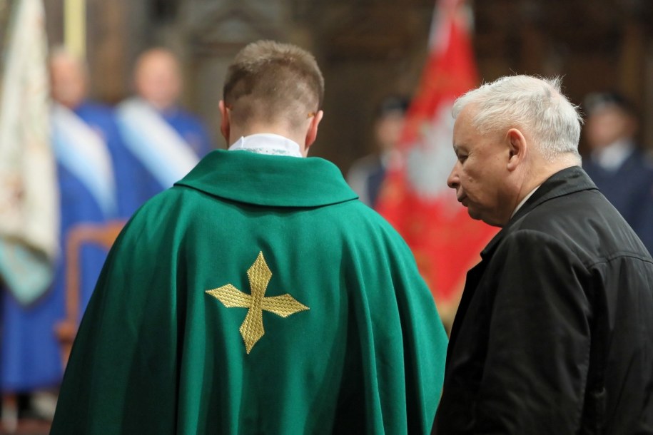 Jarosław Kaczyński podczas mszy w warszawskiej archikatedrze św. Jana Chrzciciela /Leszek Szymański /PAP