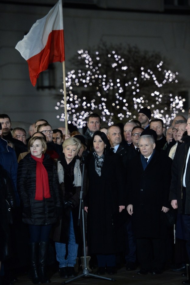 Jarosław Kaczyński podczas uroczystości przed Pałacem Prezydenckim /Jacek Turczyk /PAP