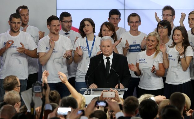 Jarosław Kaczyński podczas wieczoru wyborczego Prawa i Sprawiedliwości w Warszawie /Paweł Supernak /PAP