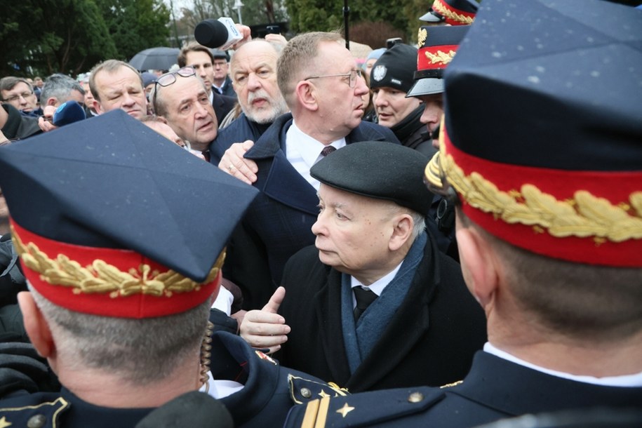 Jarosław Kaczyński przed Sejmem /Wojciech Olkuśnik /East News