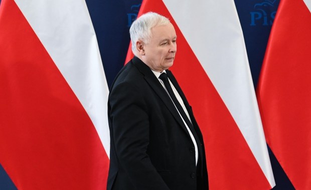 Jarosław Kaczyński przejdzie operację. "Ma duże problemy z chodzeniem"