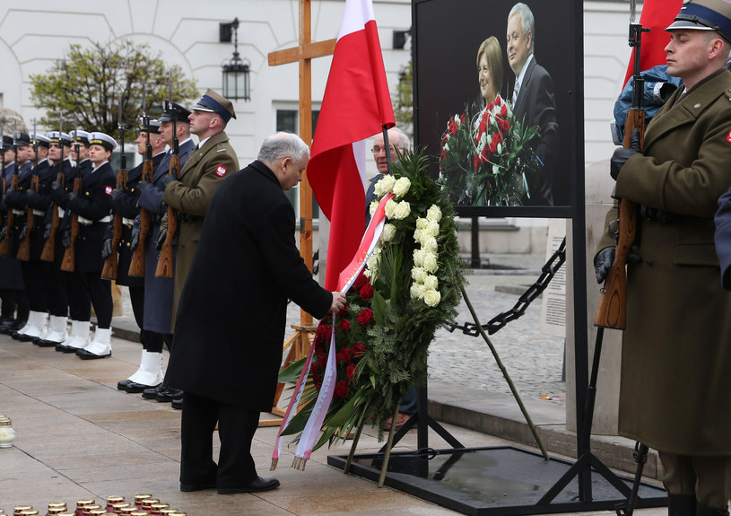 Jarosław Kaczyński składa kwiaty / Krystian Maj/FORUM /Agencja FORUM