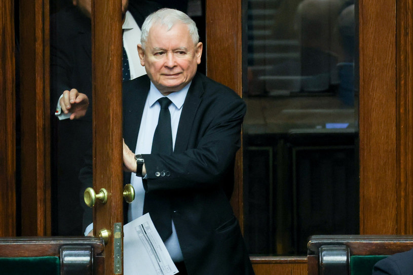 Jarosław Kaczyński ujawnił pierwsze z czterech pytań w referendum / Jacek Domiński/REPORTER /Reporter
