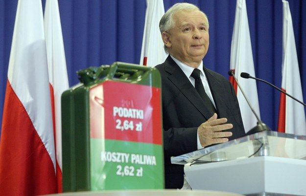 Jarosław Kaczyński w 2011 krytykował rząd PO wysokie opodatkowanie paliwa /Paweł Kula /PAP