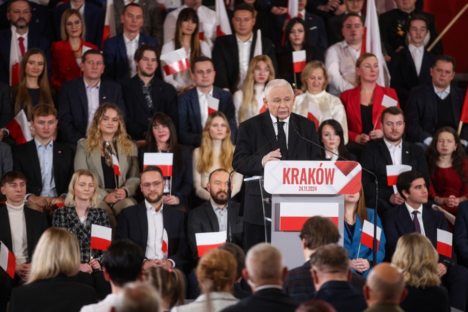 Jarosław Kaczyński w czasie konwencji w Krakowie, na której zaprezentowano Karola Nawrockiego jako kandydata na prezydenta //Łukasz Gągulski /PAP