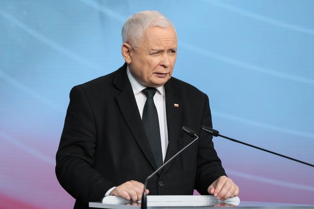 Jarosław Kaczyński w trakcie piątkowej konferencji prasowej /Paweł Supernak /PAP