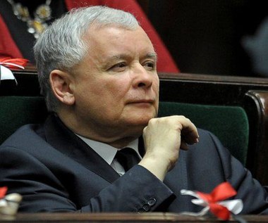 Jarosław Kaczyński widziany z iPadem