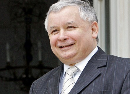 Jarosław Kaczyński wyprzedził swojego brata aż o 4 proc. /AFP
