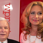 Jarosław Kaczyński z kolejną nagrodą! Kim jest ta ponętna blondynka, z którą pozuje do zdjęć?
