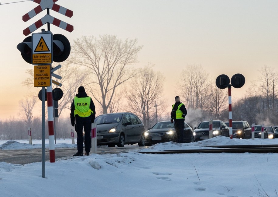 Jaroszowa Wola. Wykolejenie pociągu towarowego relacji Szczecin-Chełm. Policja i straż pożarna na miejscu /Mikołaj Poruszek /RMF FM