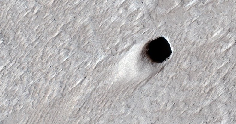 Jaskinia lawowa na Marsie /materiały prasowe