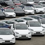 Jasne auta chłodzą ulice. Kolor samochodu podkręca upał