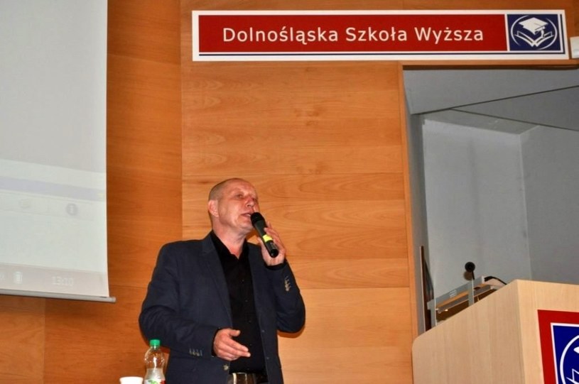 Jasnowidz Krzysztof Jackowski podczas wykładu na Dolnośląskiej Szkole Wyższej /www.facebook.com/JasnowidzKrzysztofJackowski /Facebook