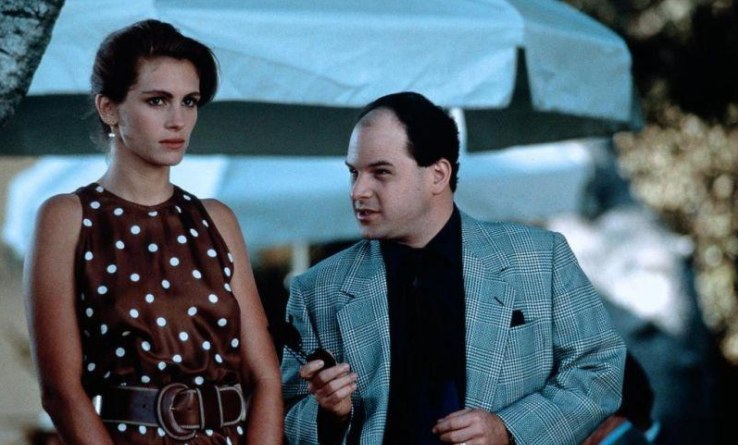 Jason Alexander i Julia Roberts w filmie "Pretty Woman" (1990) /materiały prasowe