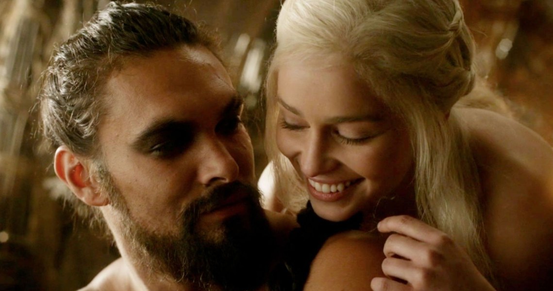 Jason Momoa i Emilia Clarke w "Grze o tron" /HBO