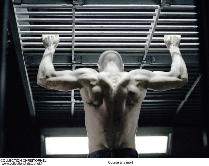 Jason Statham prezentuje imponującą muskulaturę /Collection Christophel /East News