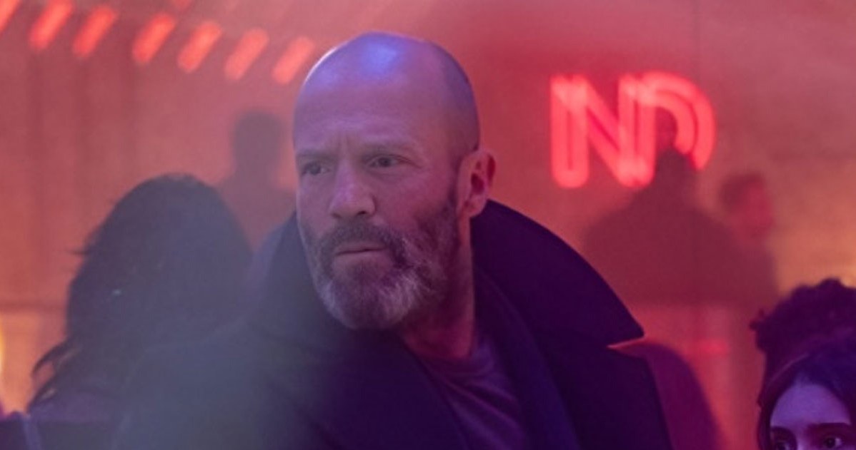 Jason Statham w scenie z filmu "Samotnik" /materiały prasowe
