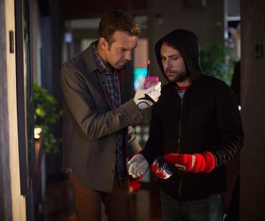 Jason Sudeikis i Charlie Day w scenie z filmu "Szefowie wrogowie 2"