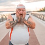 Jastrząb atakuje łysych. "Wiele krwawiących głów"