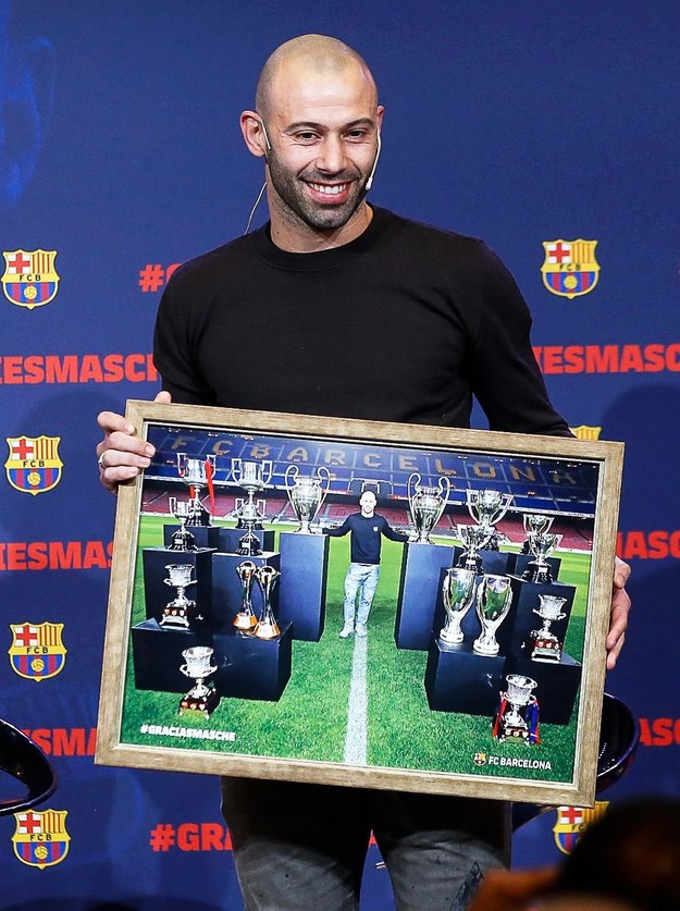 Javier Mascherano podczas oficjalnego pożegnania z Barceloną na Camp Nou /PAP/EPA