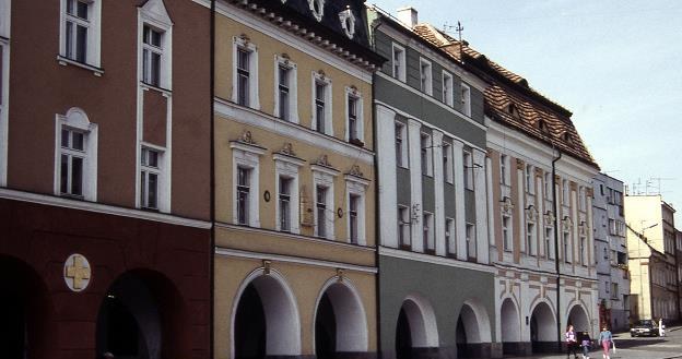 Jawor - barokowe, podcieniowe kamieniczki na rynku. Fot. Krzysztof Chojnacki Easdt News /AGENCJA GAZETA