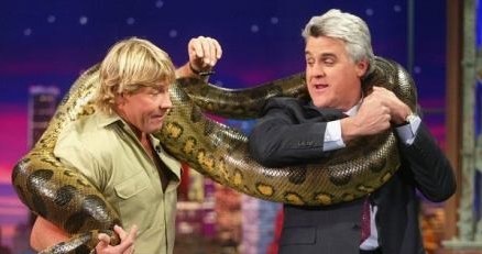 Jay Leno (z prawej) i jego program "The Tonight Show" w NBC. Niedługo tylko w wersji cyfrowej. /AFP