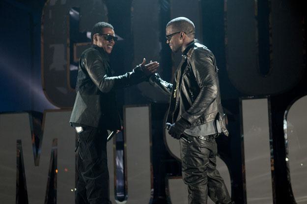 Jay-Z i Kanye West gratulują sobie dobrze wykonanej roboty fot. Daniel Boczarski /Getty Images/Flash Press Media