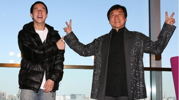 Jaycee i Jackie Chan nie mają obecnie zbyt wielu powodów do radości /AFP