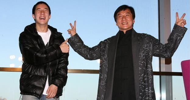 Jaycee i Jackie Chan nie mają obecnie zbyt wielu powodów do radości /AFP