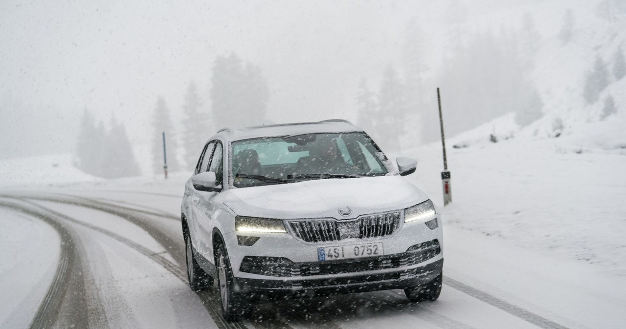 Jazda autem zimą niesie ze sobą wiele niebezpieczeństw, również dla doświadczonych kierowców /Skoda /INTERIA.PL/materiały prasowe