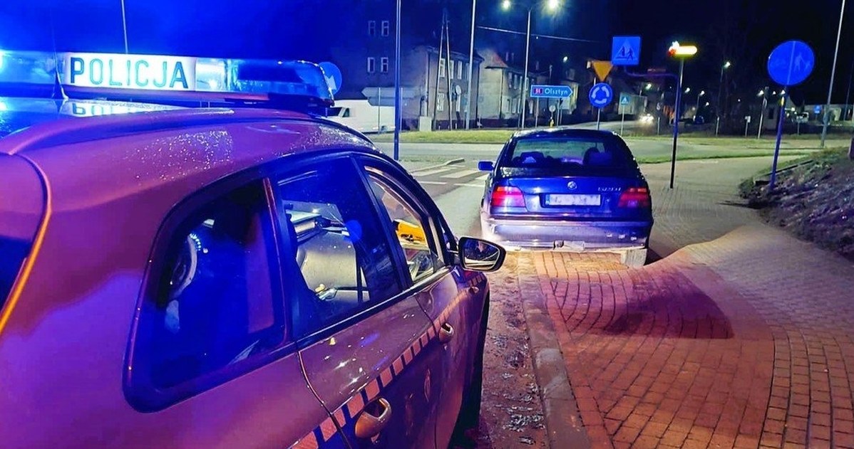 Jazda bez świateł kosztowała go 3600 zł. A to nie były wszystkie konsekwencje /Policja