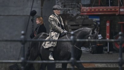 "Jazda bez trzymanki". Tego fani "Peaky Blinders" się nie spodziewali