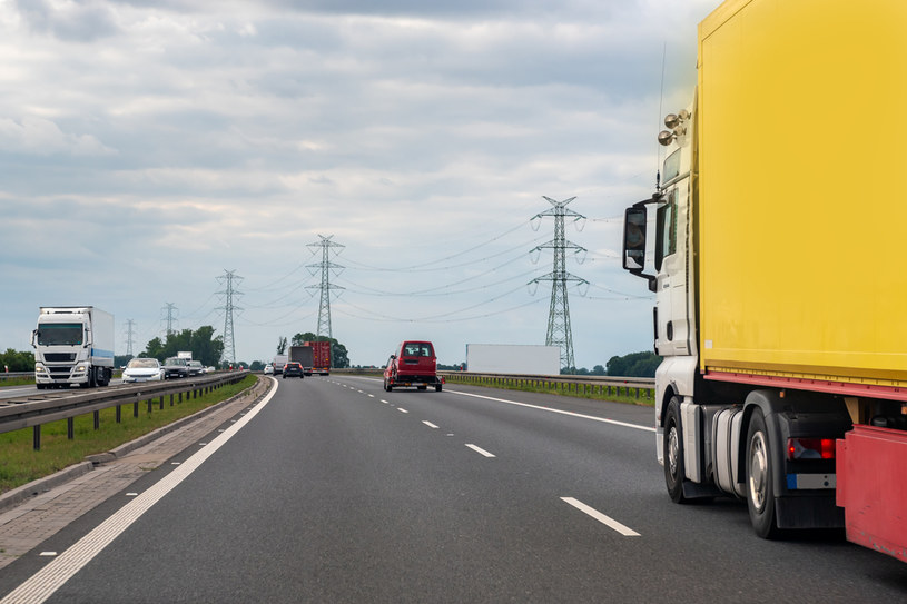 Jazda ciężarówkami po niemieckich drogach będzie droższa. Zdj. ilustracyjne /123RF/PICSEL
