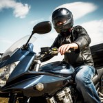 Jazda motocyklem jesienią. Jak się przygotować i na co szczególnie uważać?
