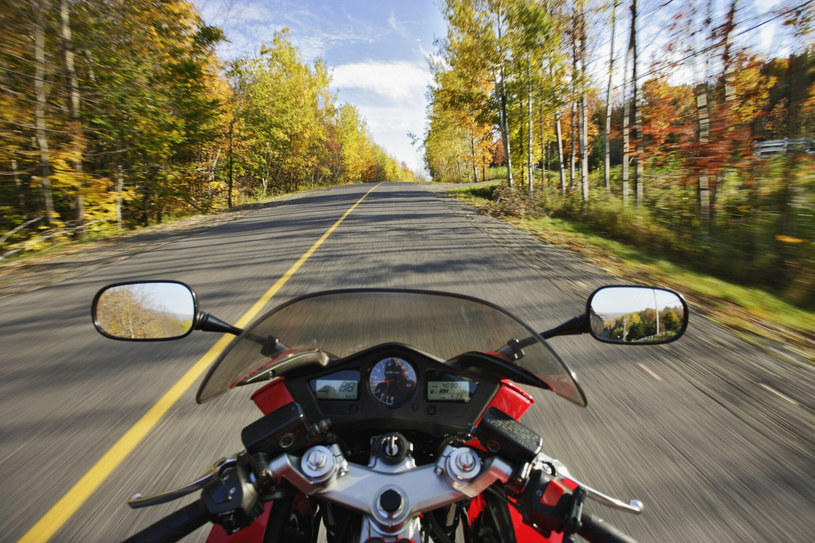 Jazda motocyklem jesienią jest możliwa i może być przyjemna /Yves Marcoux / Design Pics /East News