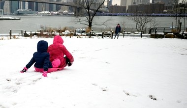 Jazda na sankach może skończyć się mandatem. Stanie się tak w jednym przypadku 