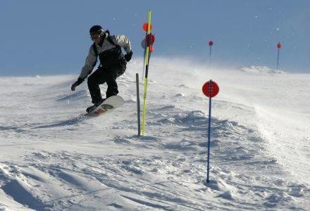 Jazda na snowboardzie bywa niebezpieczna /AFP