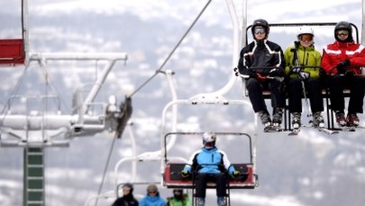 Jazda na stoku? Tak, ale nie od razu. "Bardzo wiele urazów zdarza się podczas pierwszego zjazdu"