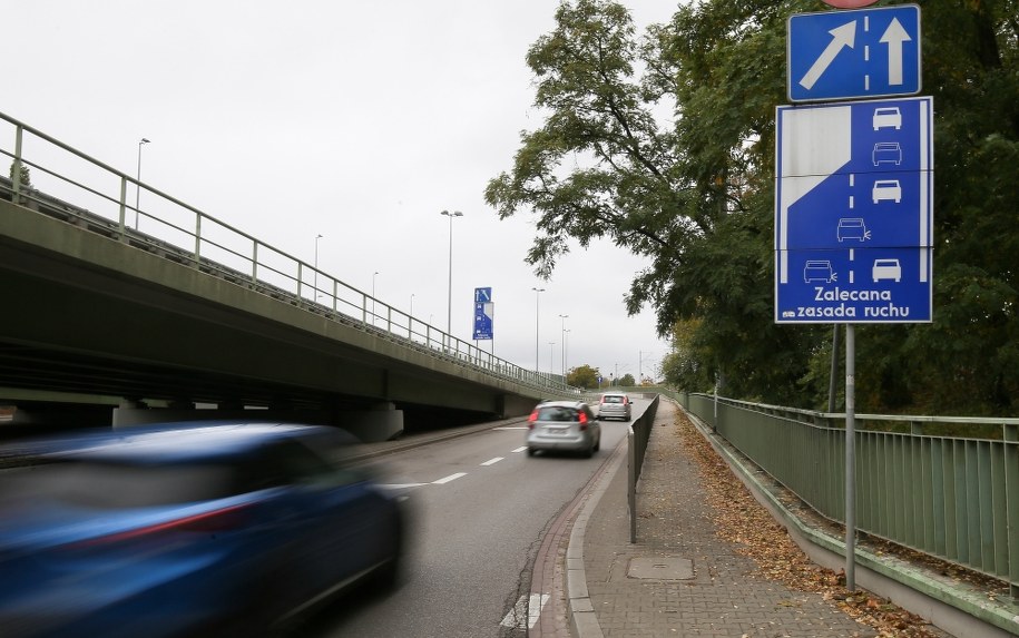 Jazda "na suwak" i "korytarze życia" do konsultacji międzyresortowych /Paweł Supernak /PAP